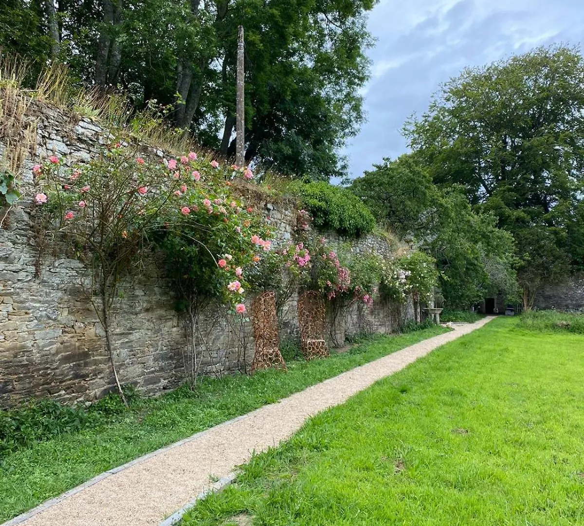 Le Gite Du Chateau Kervolongar Garlan 0*,